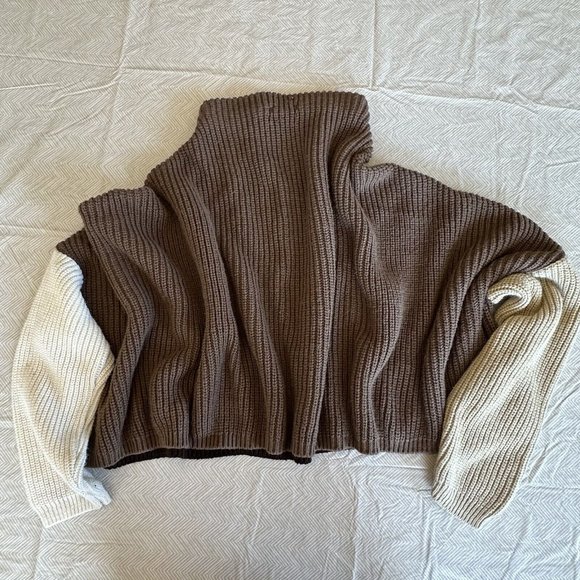 Pretty Little Things Brown/Tan Cropped Oversized Sweater Mock Neck Women's US 2 - Picture 7 of 10